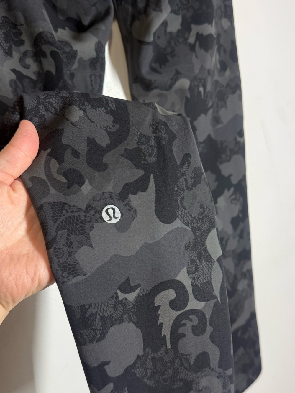 Lululemon Wunder Train High-Rise Tight 25"
Women's Leggings/Tights - Picture 7 of 9